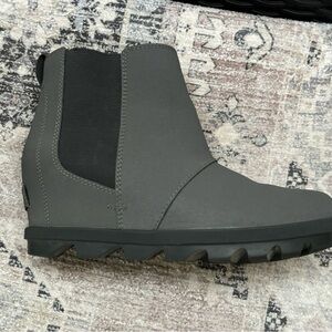 Sorel Gray Chelsea Boots with Rugged Sole